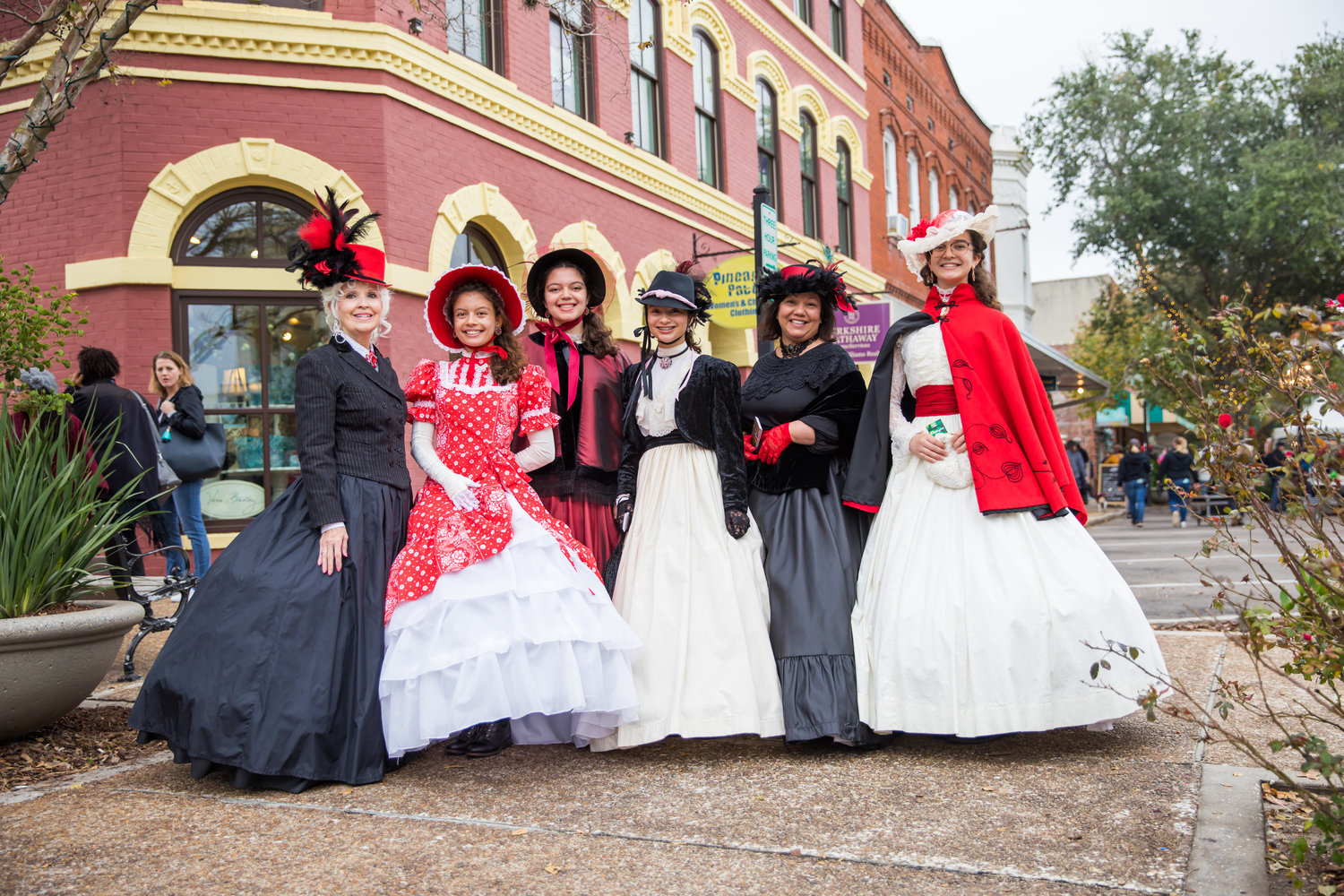 Dickens on Centre brings Victorian Christmas to Fernandina Beach The